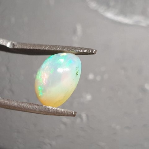 Opal from Ethiopia cabochon 9.07x7.11 mm no. 119 Opal from Ethiopia cabochon 9.07x7.11 mm no. 119