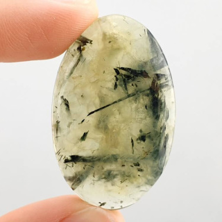 Prehnite cabochon 39x24 mm no 61