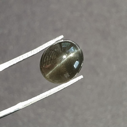 Scapolite cat's eye cabochon 11x9 mm no. 8 Scapolite cat's eye cabochon 11x9 mm no. 8