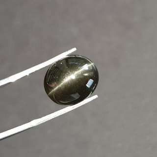 Skapolit kocie oko kaboszon 13x11 mm nr 15