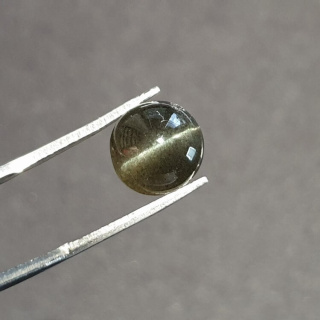 Skapolit kocie oko kaboszon fi 10x mm nr 23