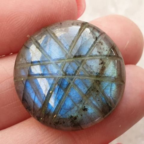 Labradorite cabochon carved fi 26 mm no 105 Labradorite cabochon carved fi 26 mm no 105