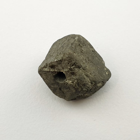 Piryt bryłka z dziurką 13x10 mm nr 56 Piryt bryłka z dziurką 13x10 mm nr 56
