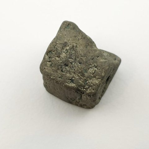 Piryt bryłka z dziurką 13x13 mm nr 34 Piryt bryłka z dziurką 13x13 mm nr 34