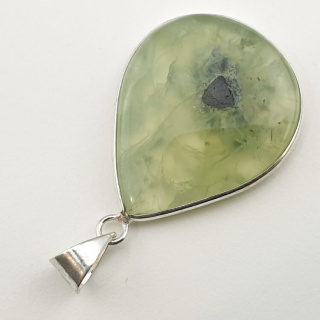 Prehnit pendant 36x29 mm no. 23