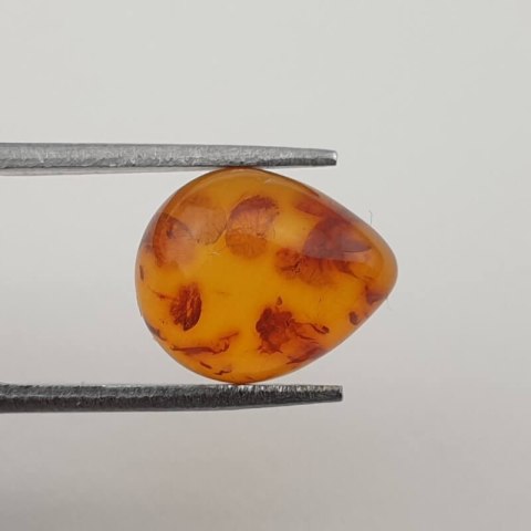 Bursztyn bałtycki kaboszon 12x10 mm nr 324 Bursztyn bałtycki kaboszon 12x10 mm nr 324