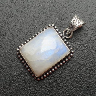 Moonstone pendant 20x16 mm no 191