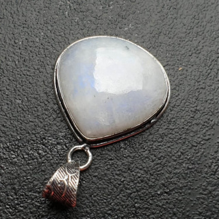 Moonstone pendant 22x21 mm no. 230