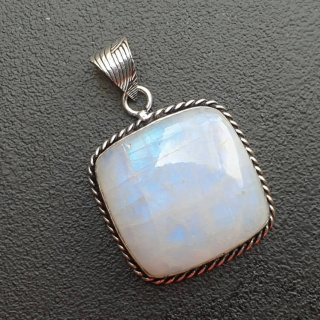 Moonstone pendant 24x24 mm no. 164