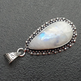 Moonstone pendant 27x14 mm no 137
