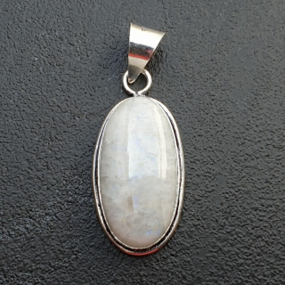 Moonstone pendant 27x15 mm no 151