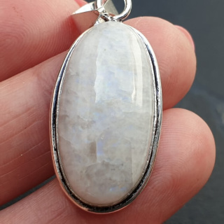 Moonstone pendant 27x15 mm no 151