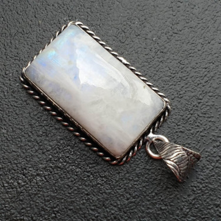 Moonstone pendant 27x16 mm no. 174