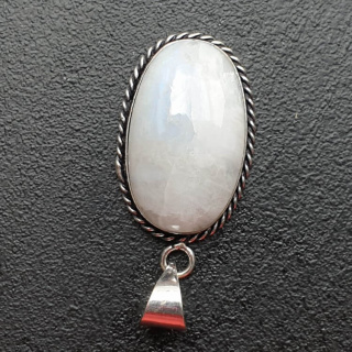Moonstone pendant 27x17 mm no 168