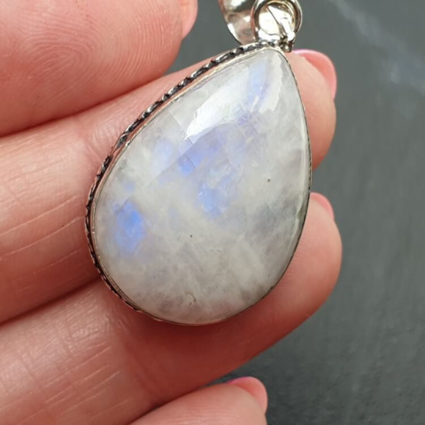 Moonstone pendant 27x19 mm no. 146 Moonstone pendant 27x19 mm no. 146