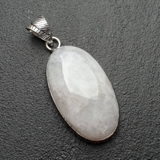 Moonstone pendant 31x19 mm no 210
