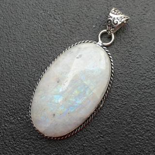 Moonstone pendant 34x21 mm no 135