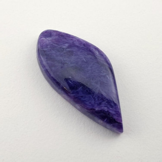Czaroit kaboszon 26x13 mm nr 104