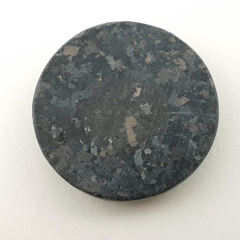 Nuummite cabochon fi 26 mm no 7 Nuummite cabochon fi 26 mm no 7