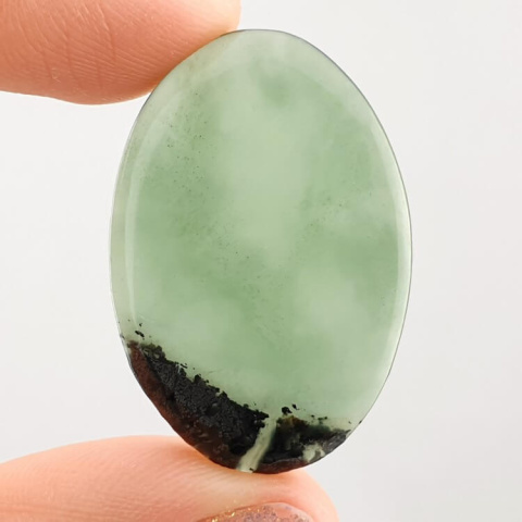 Nephrite cabochon 32x22 mm no. 90 Nephrite cabochon 32x22 mm no. 90