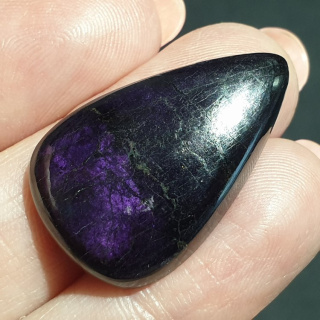 Purpurite cabochon 29x19 mm no 59