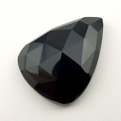Onyks czarny kaboszon fasetowany 26x20 mm nr 36 Onyks czarny kaboszon fasetowany 26x20 mm nr 36