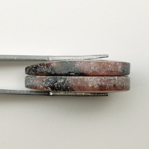 Rodonit para kaboszonów z dziurką 29x16 mm nr P49 Rodonit para kaboszonów z dziurką 29x16 mm nr P49
