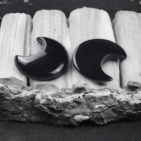 Obsidian cabochon moon 3.5x3.0 cm 1 pcs Obsidian cabochon moon 3.5x3.0 cm 1 pcs
