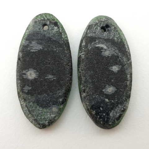 Obsydian śnieżny para kaboszonów z dziurką 23x11 mm nr P206 Obsydian śnieżny para kaboszonów z dziurką 23x11 mm nr P206