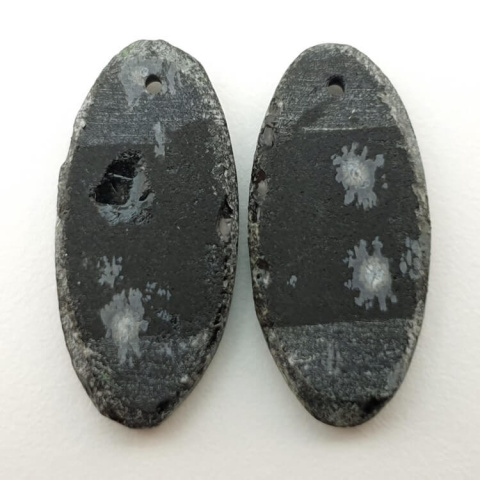 Obsydian śnieżny para kaboszonów z dziurką 25x12 mm nr P208 Obsydian śnieżny para kaboszonów z dziurką 25x12 mm nr P208