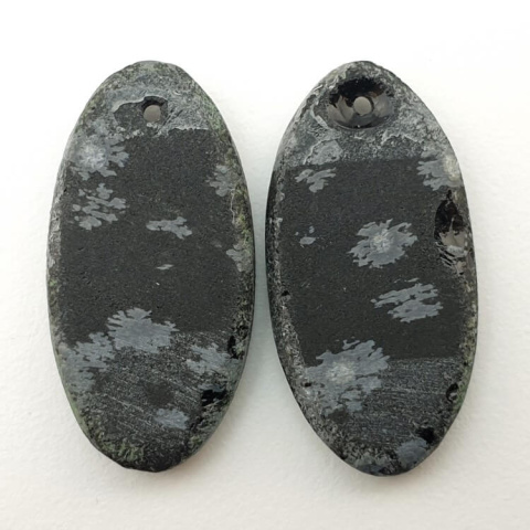 Obsydian śnieżny para kaboszonów z dziurką 25x13 mm nr P215 Obsydian śnieżny para kaboszonów z dziurką 25x13 mm nr P215