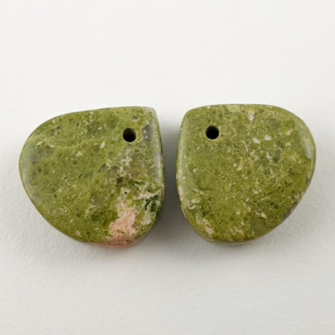 Unakit para kaboszonów z dziurką 15x15 mm nr P156 Unakit para kaboszonów z dziurką 15x15 mm nr P156
