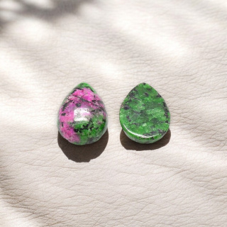 Zoisite with ruby cabochon teardrop 14x10 mm 1 pc