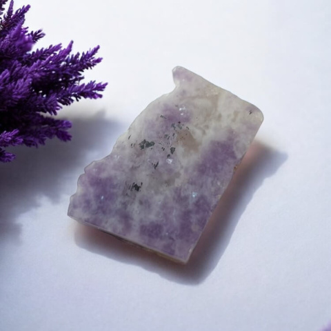 Lepidolite cut raw 21x15 mm No 85 Lepidolite cut raw 21x15 mm No 85