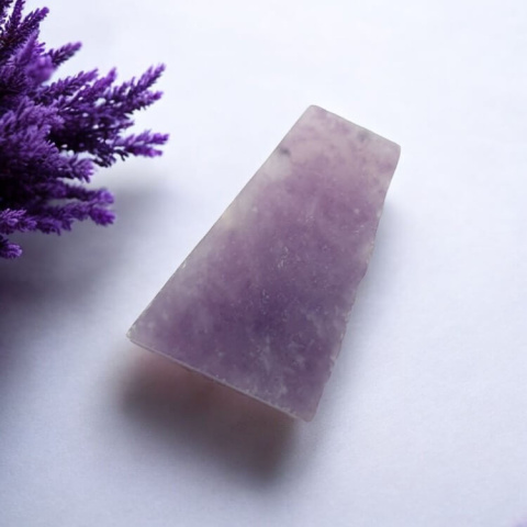 Cut Lepidolite raw 23x16 mm No. 57 Cut Lepidolite raw 23x16 mm No. 57