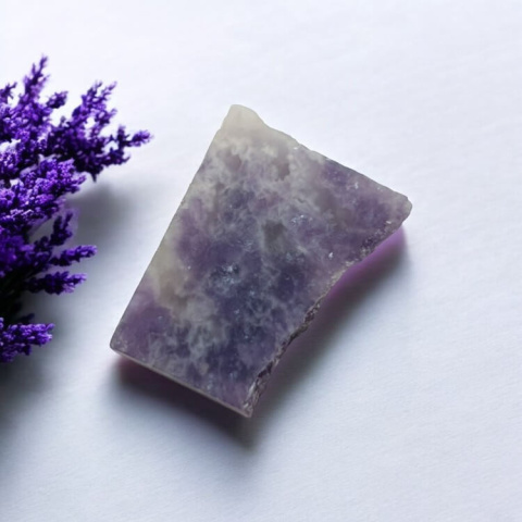 Lepidolite cut raw 24x18 mm No 33 Lepidolite cut raw 24x18 mm No 33
