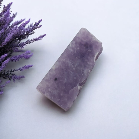 Lepidolite cut raw 27x13 mm No 51 Lepidolite cut raw 27x13 mm No 51