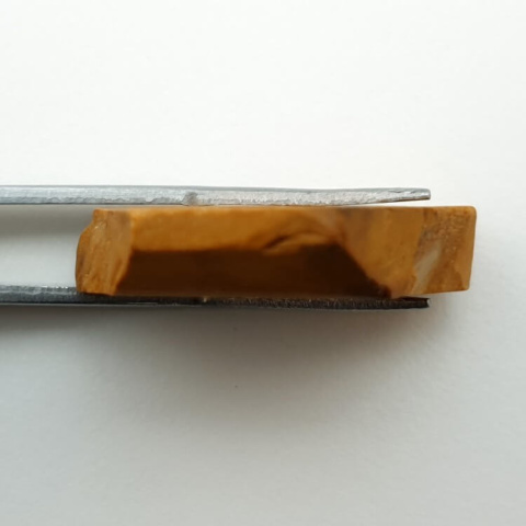 Mokait cięty surowy 27x25 mm nr 57 Mokait cięty surowy 27x25 mm nr 57
