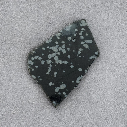 Snow obsidian cut raw 25x20 mm no 16 Snow obsidian cut raw 25x20 mm no 16