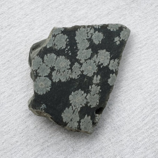 Cut snow obsidian raw 32x27 mm No. 31