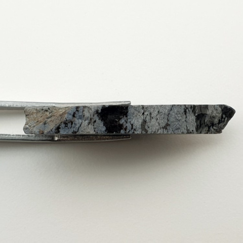 Obsydian śnieżny cięty surowy 41x23 mm nr 14 Obsydian śnieżny cięty surowy 41x23 mm nr 14