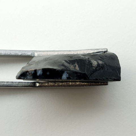 Obsydian śnieżny cięty surowy 24x19 mm nr 96 Obsydian śnieżny cięty surowy 24x19 mm nr 96