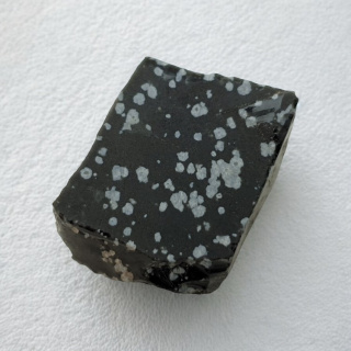 Cut snow obsidian raw 25x20 mm No. 80