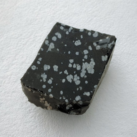 Obsydian śnieżny cięty surowy 25x20 mm nr 80 Obsydian śnieżny cięty surowy 25x20 mm nr 80