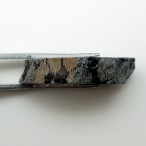 Obsydian śnieżny cięty surowy 28x18 mm nr 89 Obsydian śnieżny cięty surowy 28x18 mm nr 89