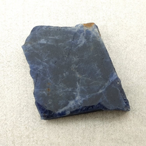 Sodalit cięty surowy 21x16 mm nr 100 Sodalit cięty surowy 21x16 mm nr 100