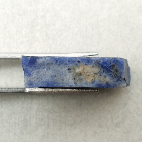 Sodalit cięty surowy 21x17 mm nr 87 Sodalit cięty surowy 21x17 mm nr 87