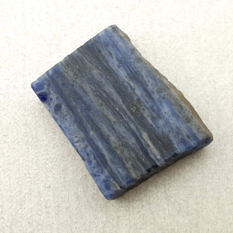 Sodalit cięty surowy 21x17 mm nr 87 Sodalit cięty surowy 21x17 mm nr 87