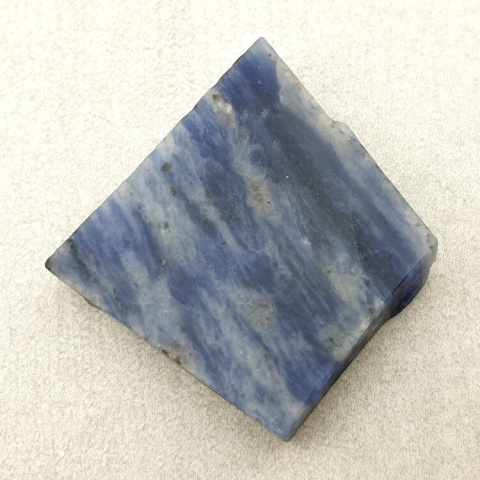 Sodalit cięty surowy 24x22 mm nr 13 Sodalit cięty surowy 24x22 mm nr 13