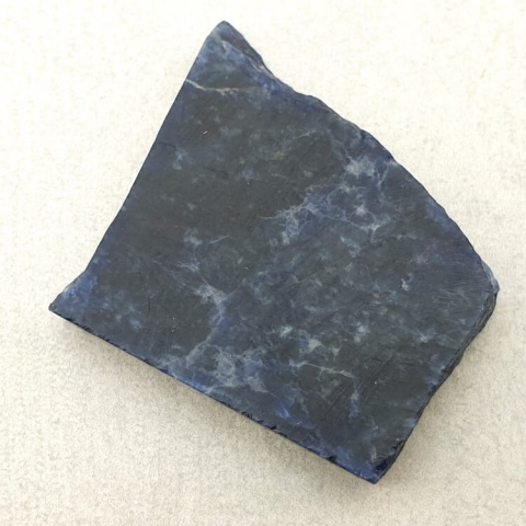 Sodalit cięty surowy 31x28 mm nr 24 Sodalit cięty surowy 31x28 mm nr 24